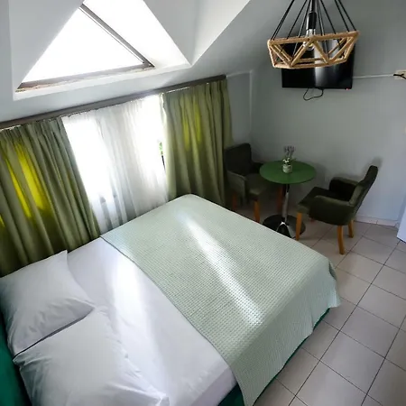 Niku Szálloda 3*